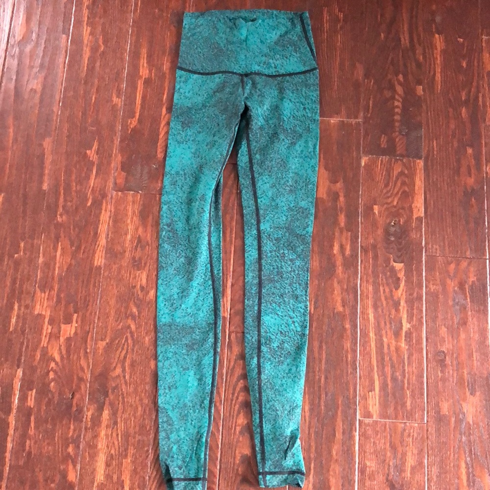lululemon wunder under, high waisted, size 4.